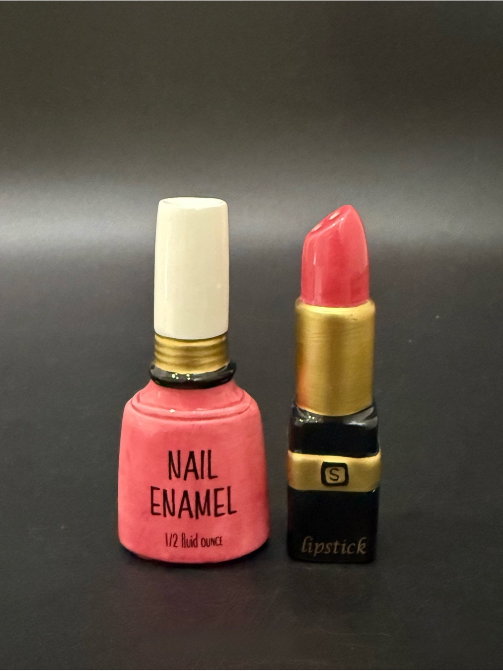 Rare SILVESTRI Ceramic Nail Polish and Lipstick 3.5” Salt and Pepper Shakers Set